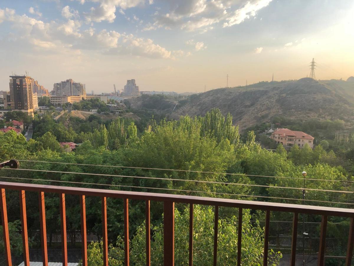 Karen'S Dom & Terrace Yerevan Exterior foto